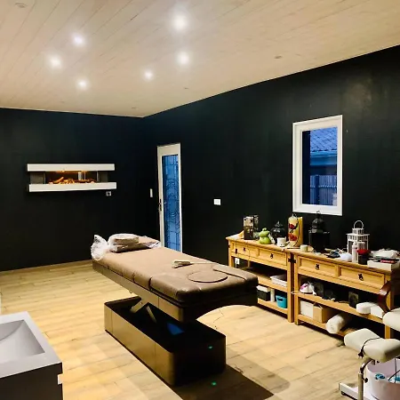 Time Stops Here At 圣伊莱尔·德列