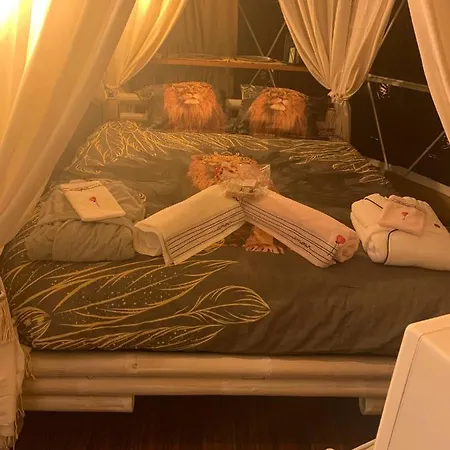 Time Stops Here At 招待所 4*